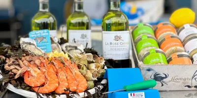 Les huitres de fanny etal de fruit de mer, vins et rillettes